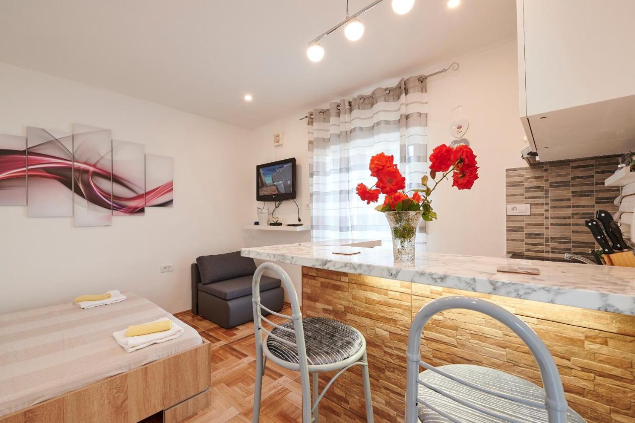 טרוגיר Apartments Lucija מראה חיצוני תמונה