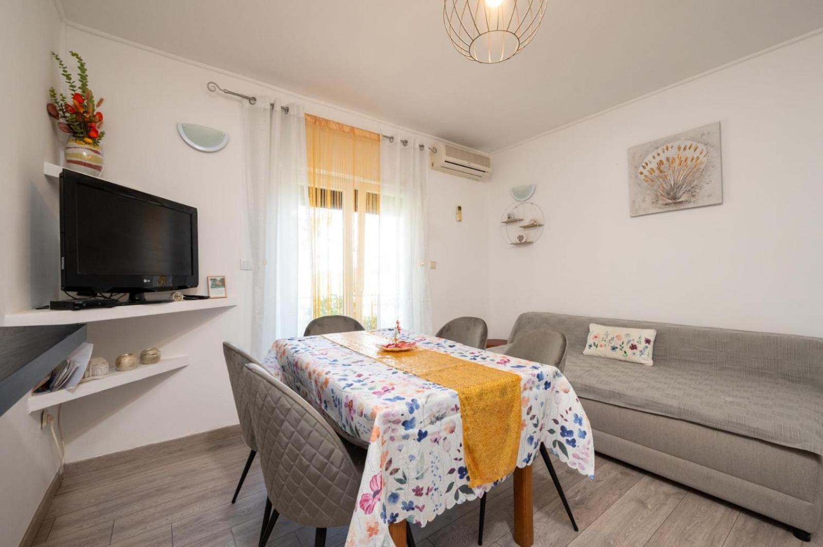 טרוגיר Apartments Lucija מראה חיצוני תמונה