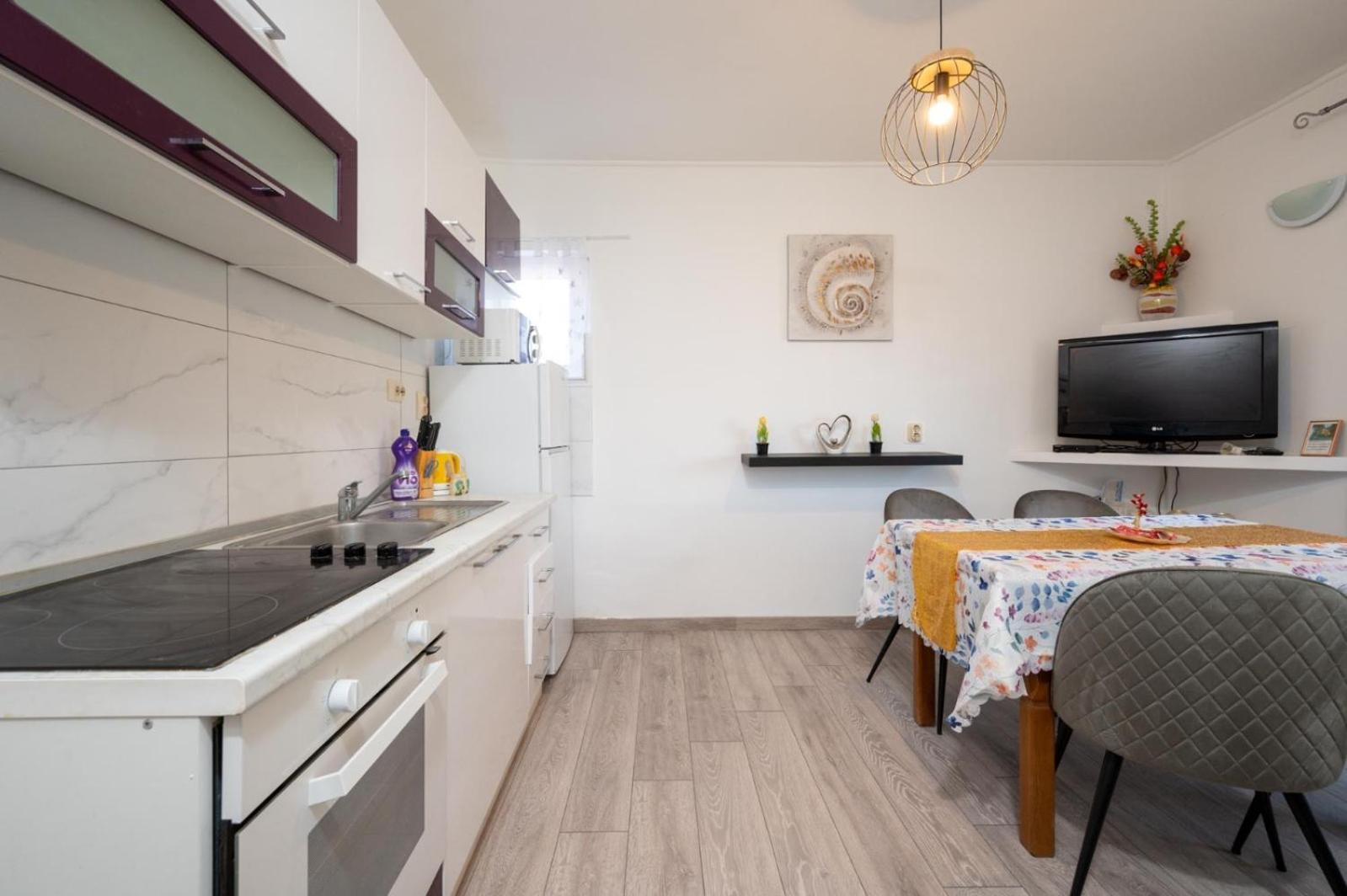 טרוגיר Apartments Lucija מראה חיצוני תמונה