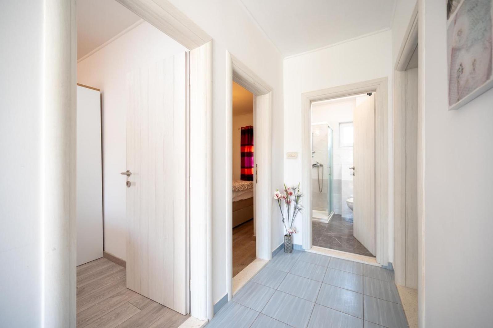 טרוגיר Apartments Lucija מראה חיצוני תמונה